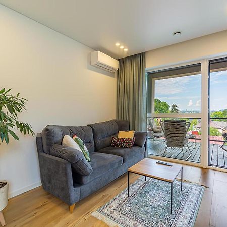 Sky Apartment With Free Parking And Balcony & Ac Kaunas Bagian luar foto