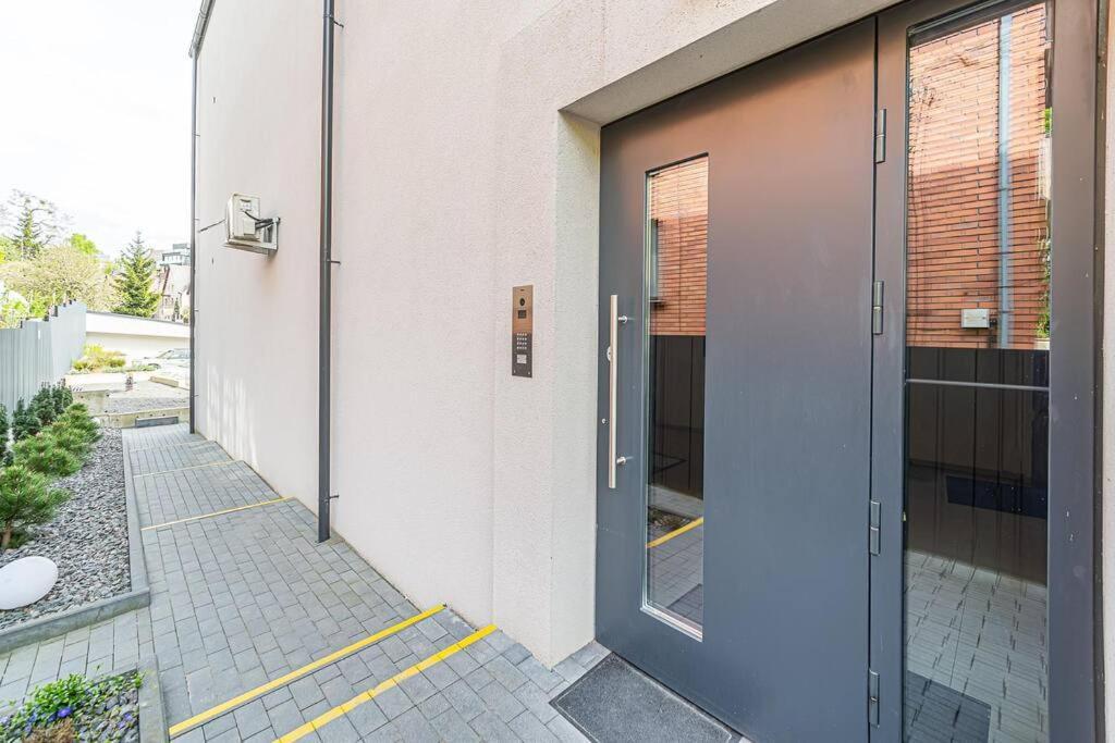 Sky Apartment With Free Parking And Balcony & Ac Kaunas Bagian luar foto