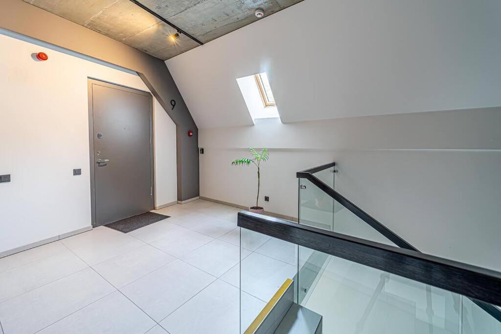 Sky Apartment With Free Parking And Balcony & Ac Kaunas Bagian luar foto