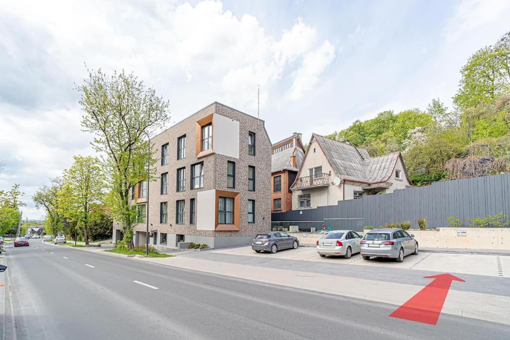 Sky Apartment With Free Parking And Balcony & Ac Kaunas Bagian luar foto