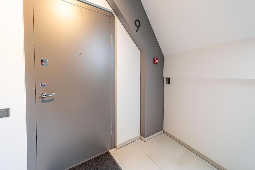 Sky Apartment With Free Parking And Balcony & Ac Kaunas Bagian luar foto