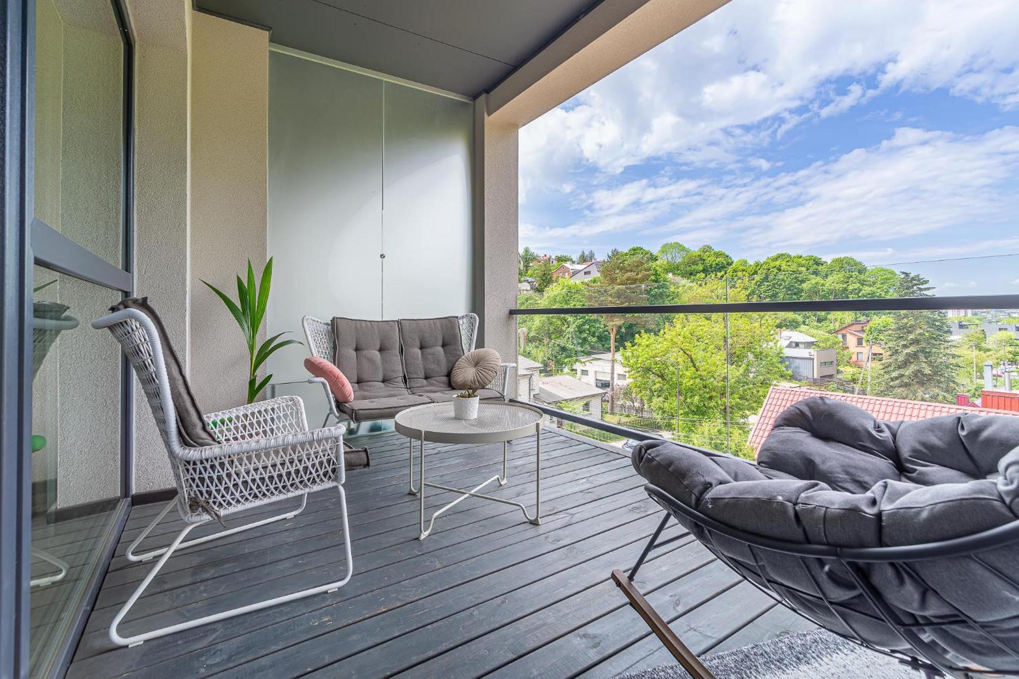 Sky Apartment With Free Parking And Balcony & Ac Kaunas Bagian luar foto