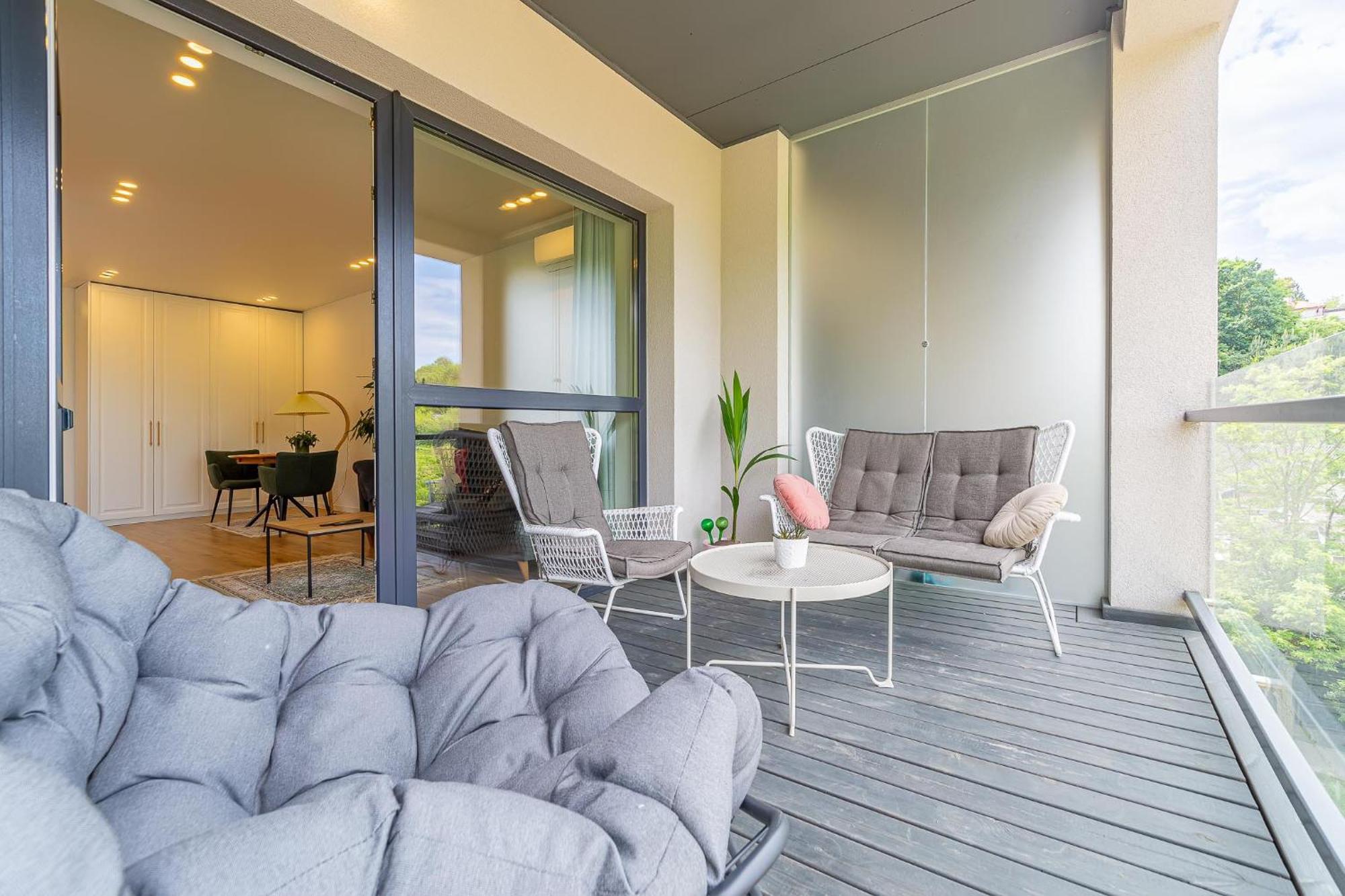 Sky Apartment With Free Parking And Balcony & Ac Kaunas Bagian luar foto
