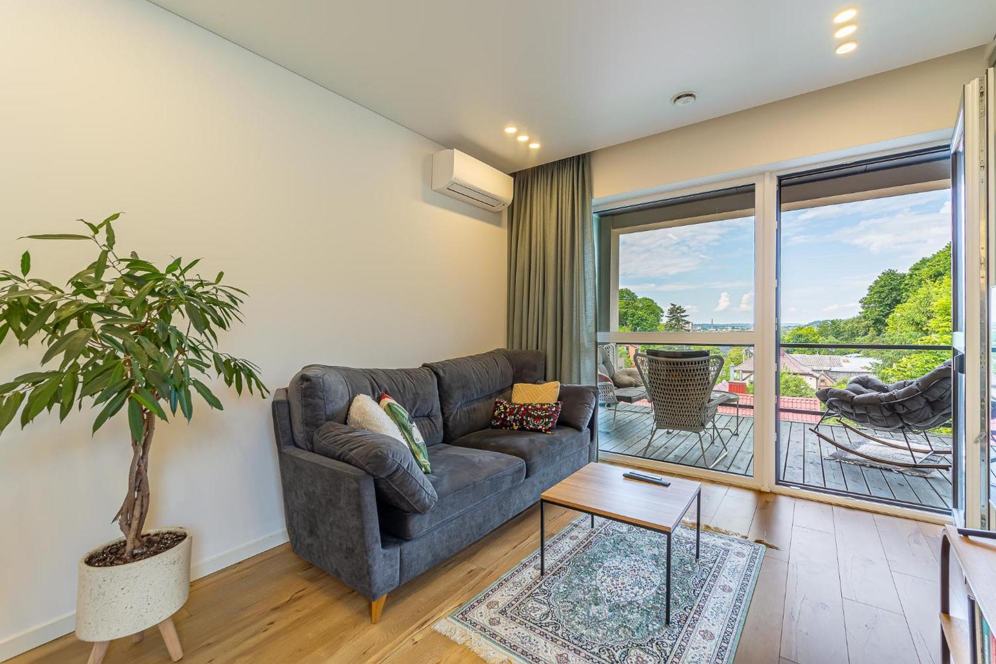 Sky Apartment With Free Parking And Balcony & Ac Kaunas Bagian luar foto